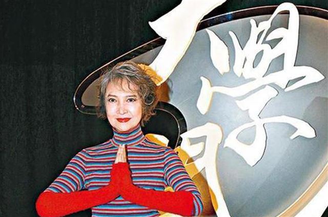 21岁被谢贤抛弃，48岁成为影后，如今77岁的她，依旧优雅如初