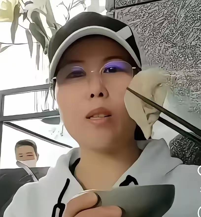 小玥儿学马术,小菻菻学编程,俩娃跟着汪小菲,再也不玩平板了!