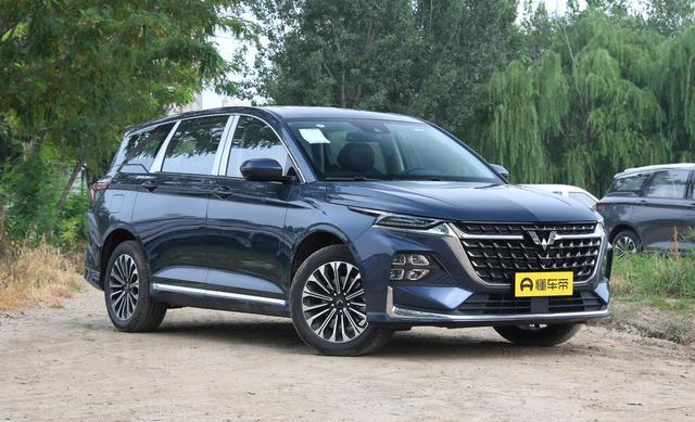 五菱新款六座MPV，中排独立座椅，轴距2800mm
