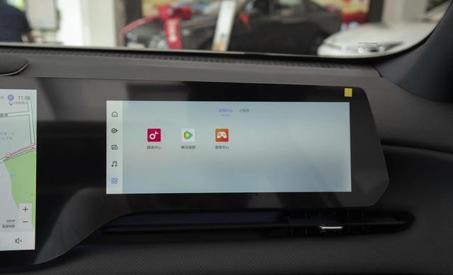 10万级SUV新“卷王”！3块屏+192马力+28米轴距，还敢上爱信8AT