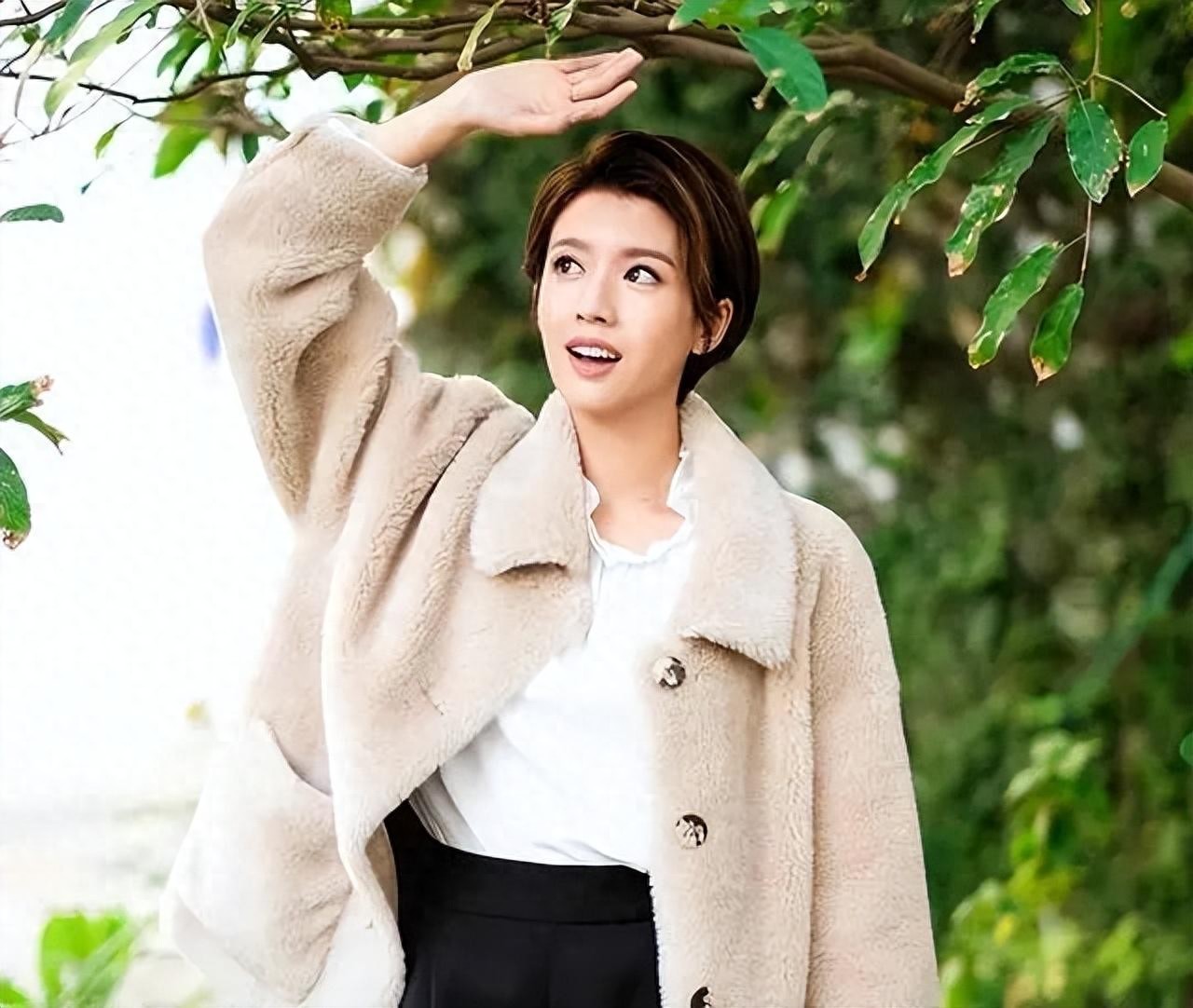 从“清纯港姐”到豪门玩物：深扒双面影后堕落史