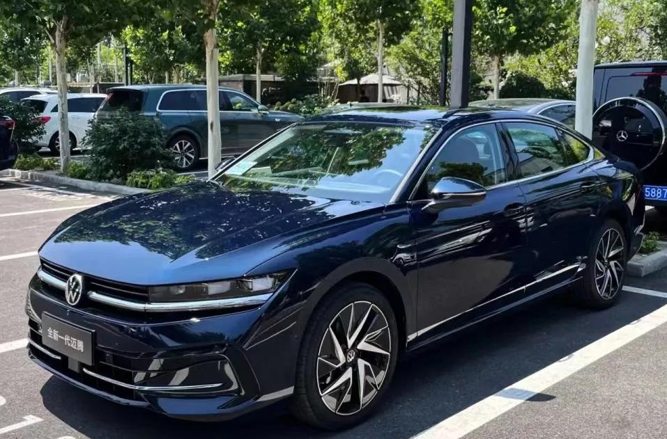 16万的凯美瑞双擎智驾版2025款上市后，迈腾瞬间也变得也不香了