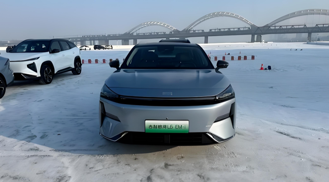 李书福：吉利\核武器\上车，续航近2400km，关键价格不到10万！