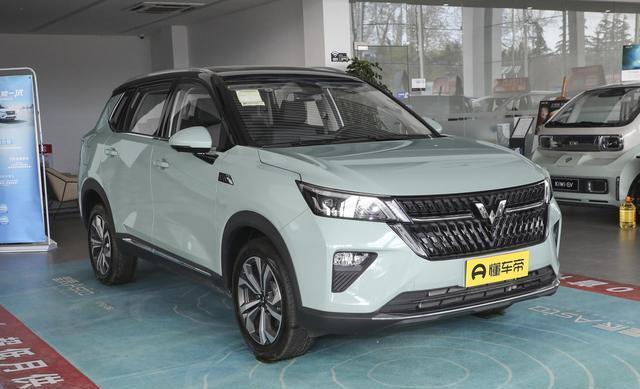 五菱星辰：顶配不到11万的混动SUV，油耗57L，轴距2750mm