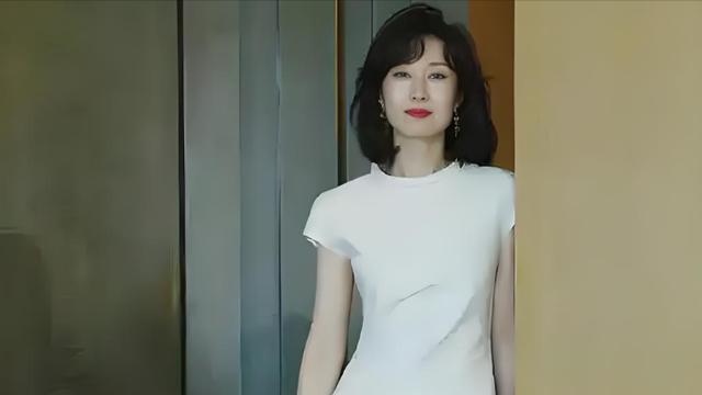 刘敏涛与女儿同框出镜，女儿比母亲还漂亮，一张高级脸很有辨识度