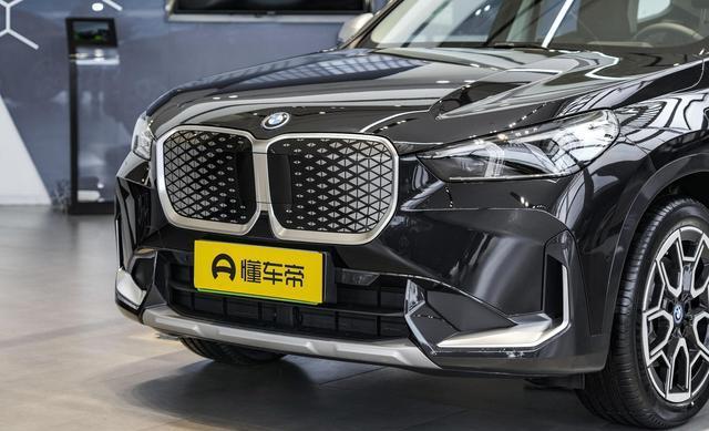 宝马纯电SUV，续航510km，轴距2802mm，家用很合适