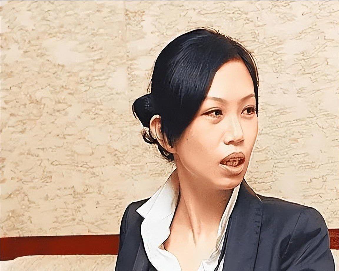 51岁林有慧苦尽甘来，晒“一家三口”回应催生，看来小S早已知内情