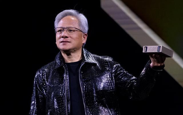 被中國(guó)制裁后，黃仁勛抵達(dá)深圳，將參加公司年會(huì)，是否逮捕扣押他