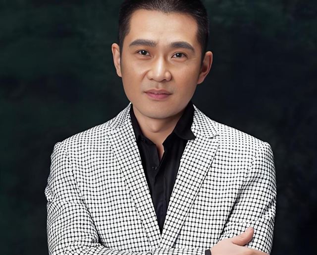 他是著名演员，妻子是真不好看，成名后相守多年，她有什么魅力