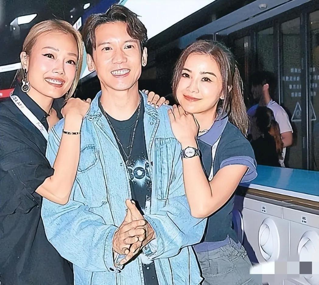 谢霆锋唱《玉蝴蝶》时泪洒舞台!演唱会刚结束,港媒爆料王菲已悄然抵港