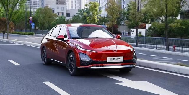 裸车价9万左右，值得买的3款家用车，底盘稳、空间大，耐用