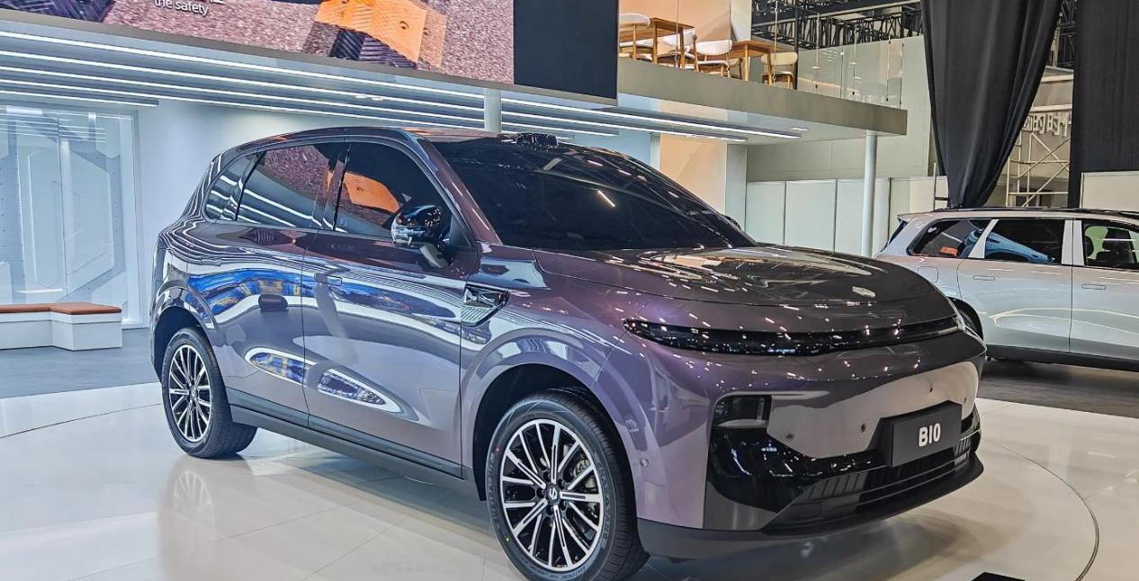 果然“不讲武德”,零跑B10起步9.98万,空间不小,续航挺强