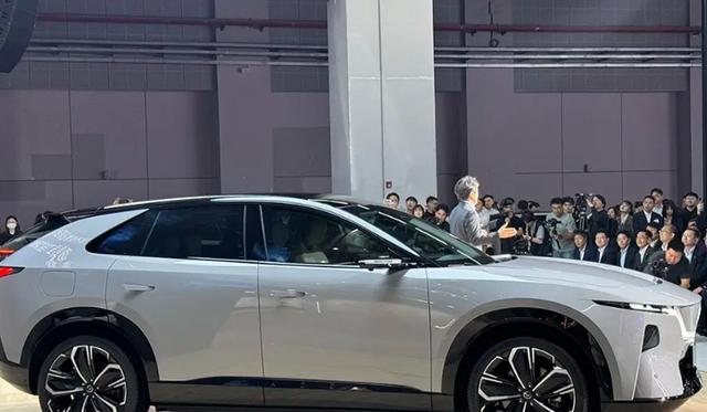 MAZDA EZ-60上海车展首秀，长安马自达能逆袭新能源市场？