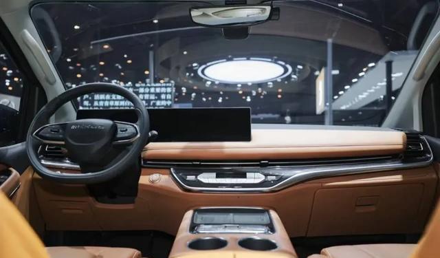 10万块买“小GL8”?大通G10改款值不值?看完再决定!