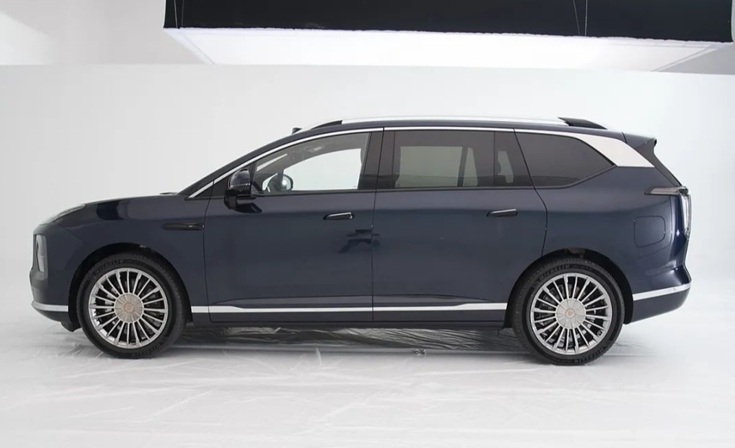 广汽新款大6座SUV，昊铂HL更多信息，车长5126mm，2、2、2座椅