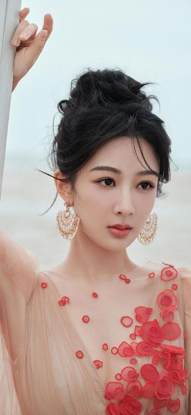 分手七年,一别两宽,杨紫闭口不提秦俊杰,如今才看懂她赢在哪