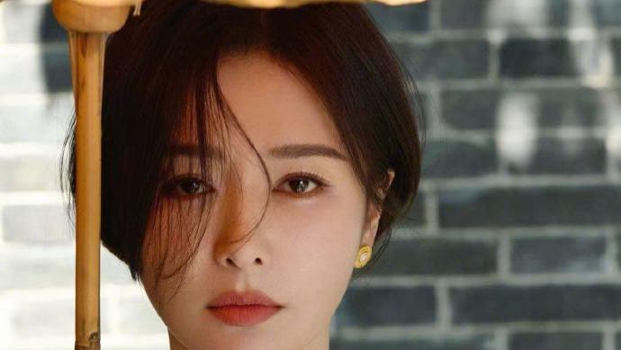 魏大勋接秦岚回家，魏爸当司机？网友：“这波稳了，坐等官宣！”