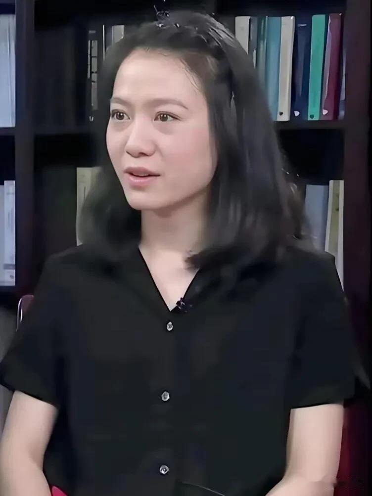 杨振宁去世后，翁帆搬离了旧居住进了普通公寓，明年将去英国工作