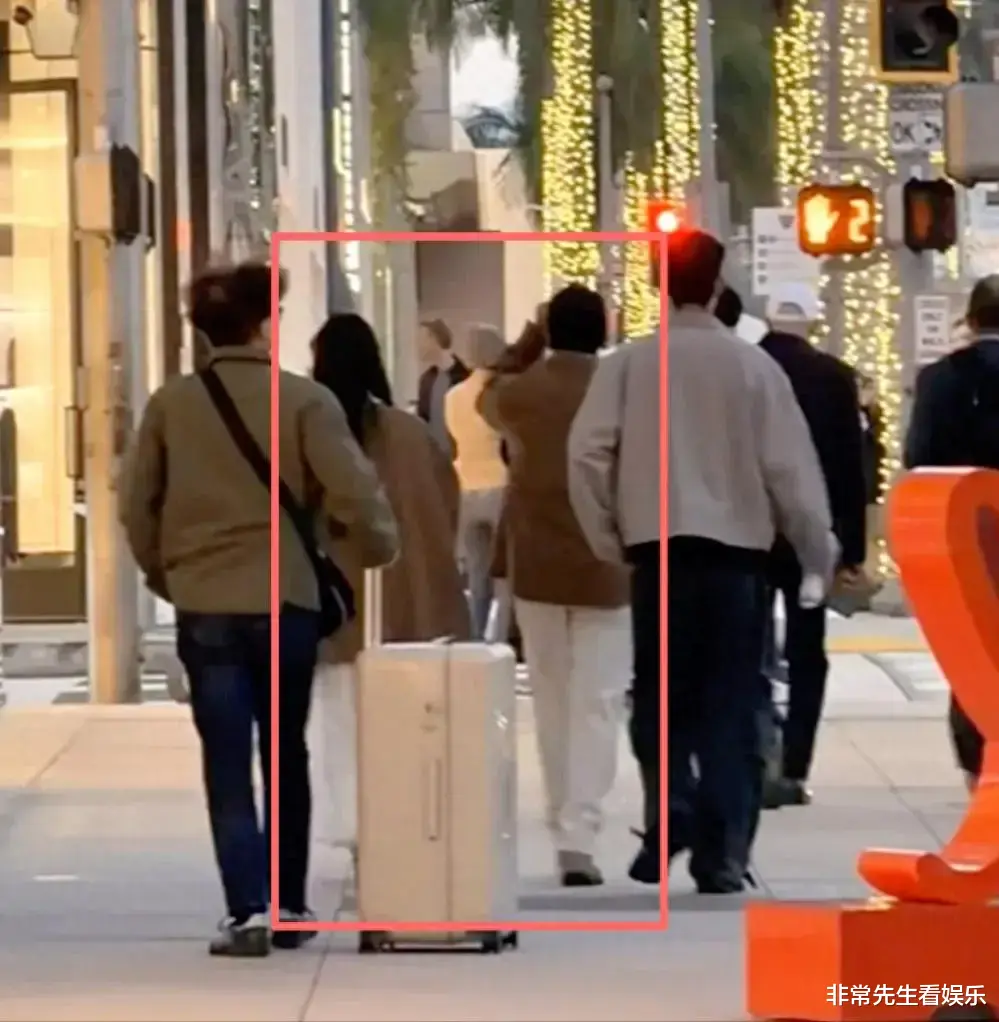 让他谈吧！女方小20岁咋了？是网红又咋了？不耽误出歌就行