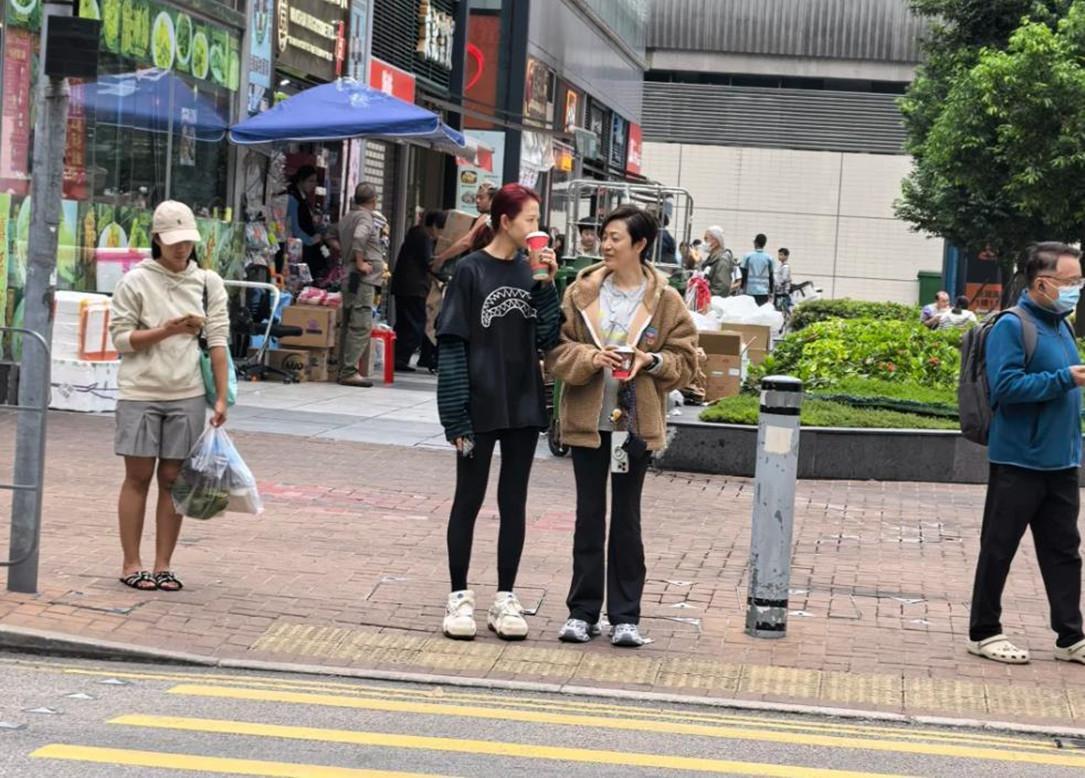 蔡少芬陈法蓉同框 ，52岁时髦58岁能打 ，闺蜜情太戳人！