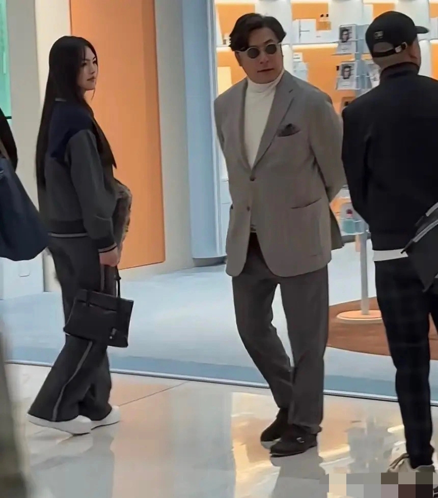 王诗龄得了李湘真传,出席活动打扮得又土又圆!和34岁何超莲同框