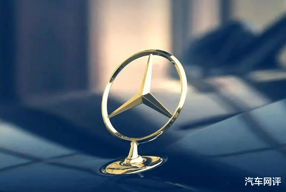 奔驰的断臂求生？砍掉100家店背后，是豪车帝国的中年危机