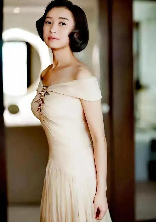 吴越最近上海街拍直接杀疯,这松弛感穿搭谁看了不说绝啊