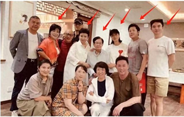 毛阿敏北京聚餐,90岁谷建芬精神足,董文华变化大,苏红让人心疼