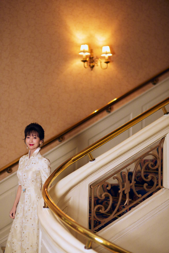 赵雅芝老师今日份营业写真，高贵气质藏不住