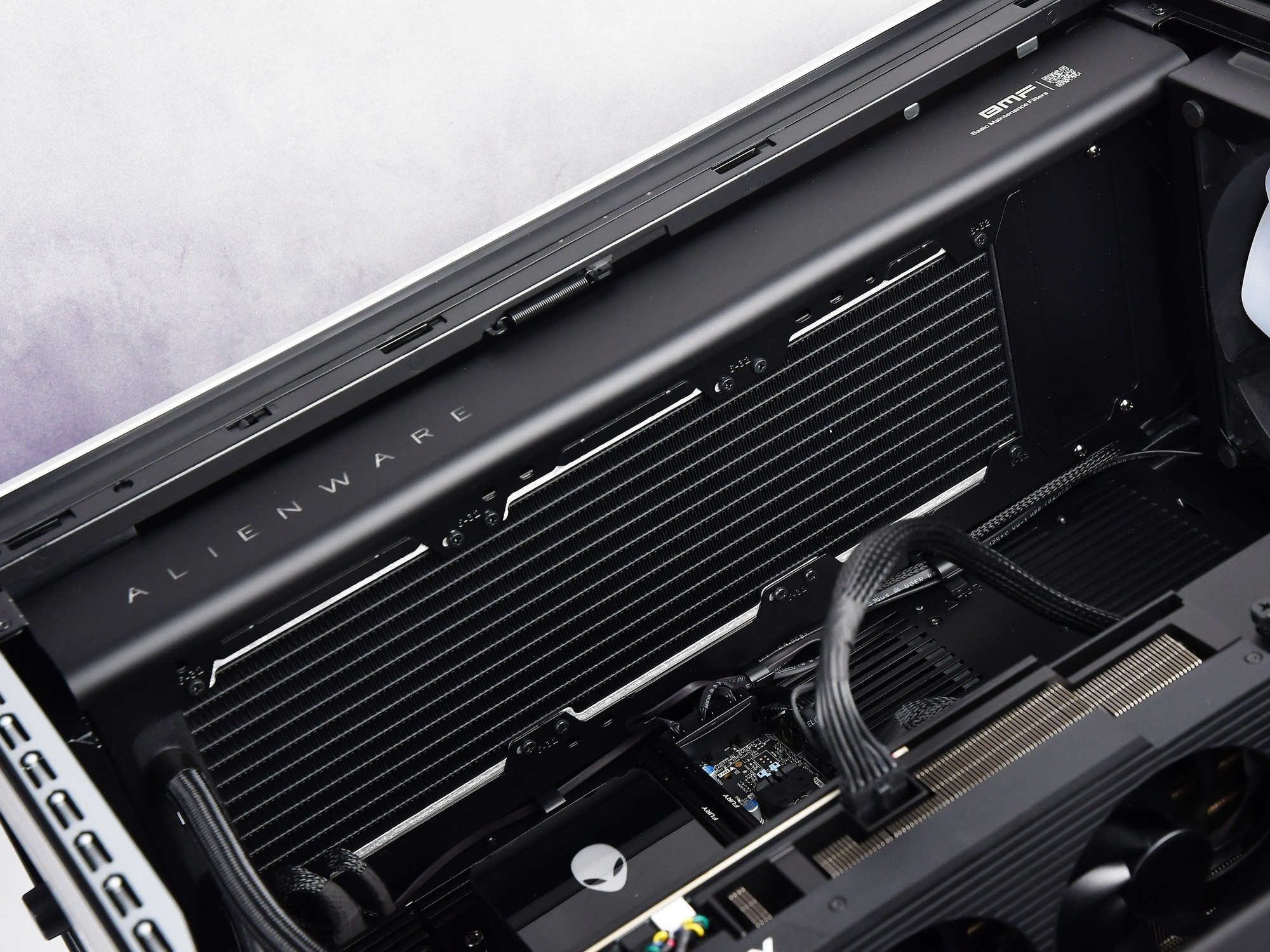 經典系列重啟延續極致體驗 外星人Area-51搭配AW2725D玩游戲是怎