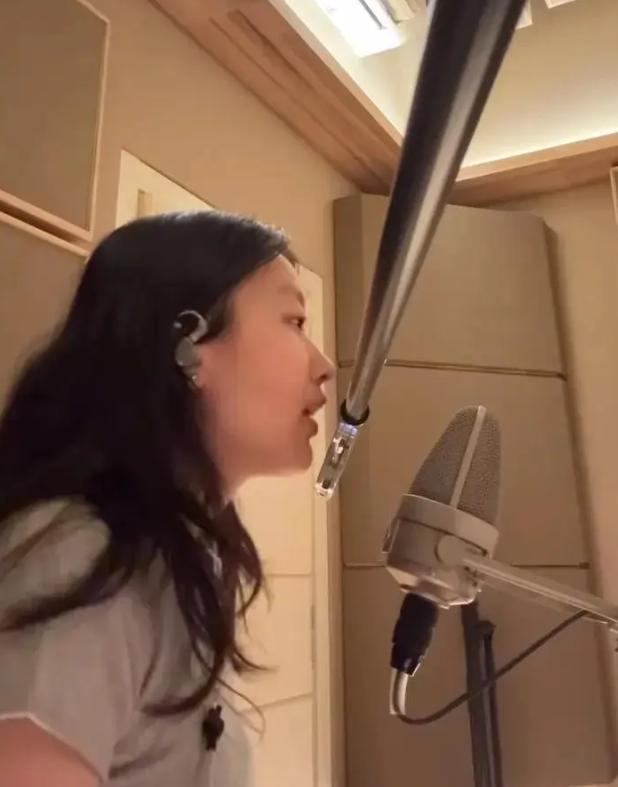 陈奕迅没想到，和混血男友官宣恋情的21岁女儿，竟走上他的来时路