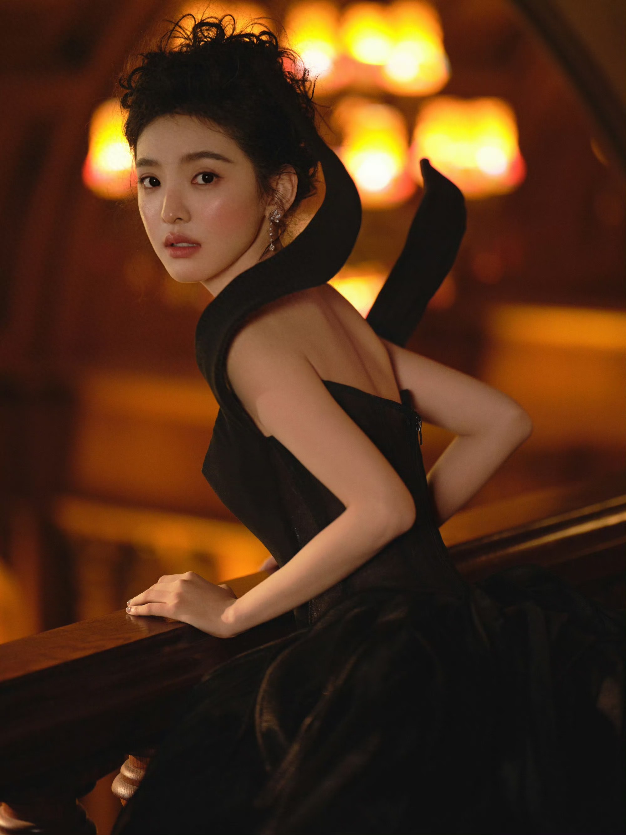 章若楠抹胸拖地礼裙