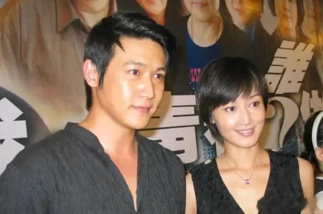 赵子琪带两个女儿逛街！长得都像爸爸路金波，母女三人像闺蜜一样