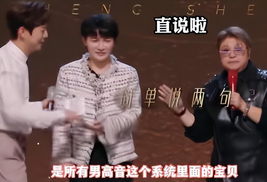 这一次，被央视“点名”的周深暴露真实处境，原来韩红当年没说谎