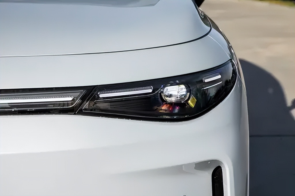 家用SUV看看它，续航、空间、动力样样强，体验零跑C16