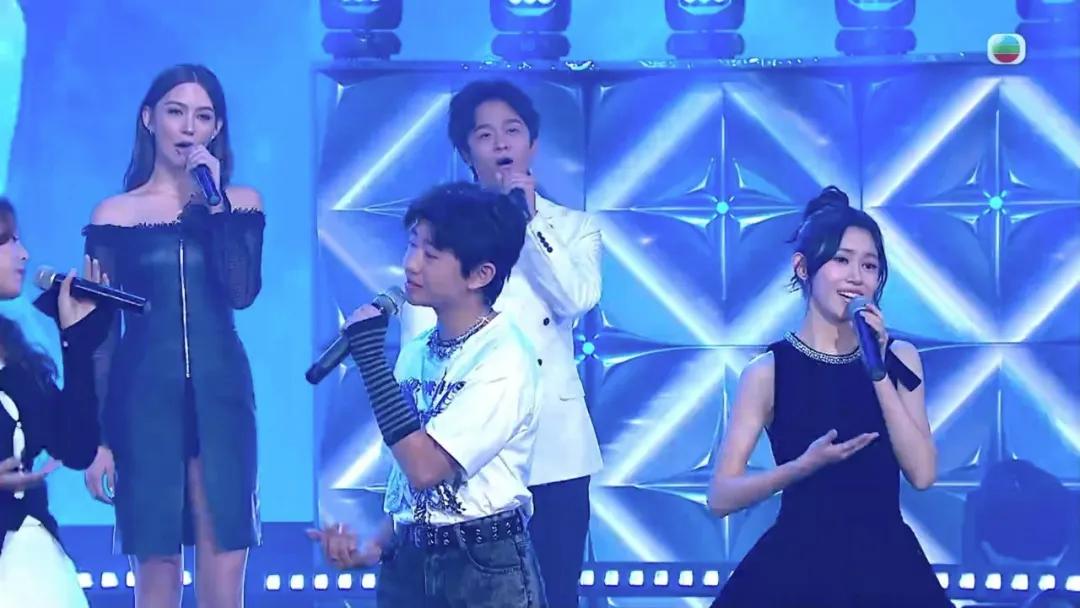 22岁澳洲华姐惨遭淘汰,称对娱乐圈感兴趣,港媒:TVB不签她真是浪费