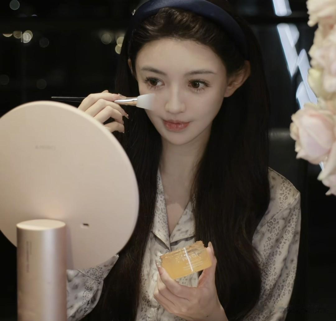 叶柯分手后自己带女儿，工作生活两不误，不依赖黄家经济独立