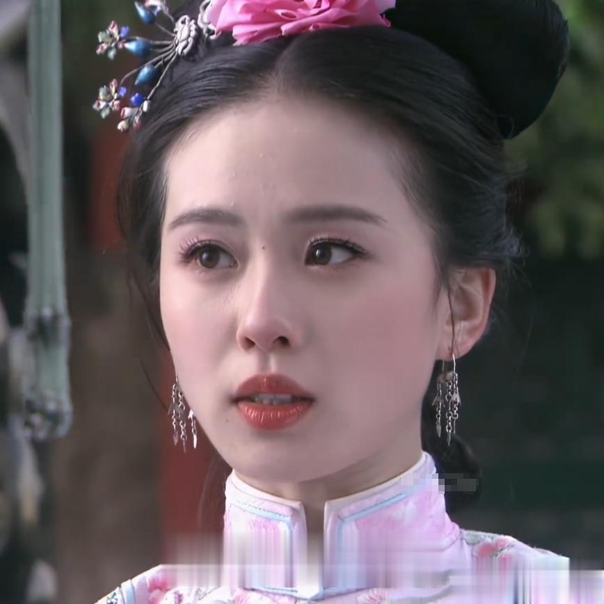 刘诗诗胡歌合体，一个年轻紧致，一个驼背像老大爷，站位过于生疏