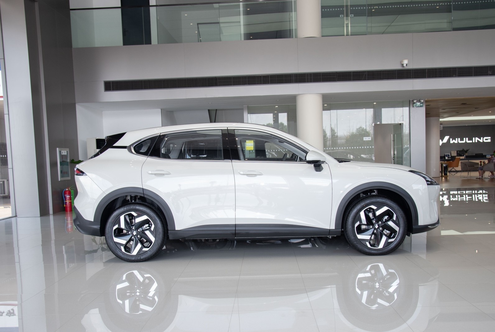 十万级国产SUV中的“黑马”,纯电/插混动力可选,纯电续航600Km