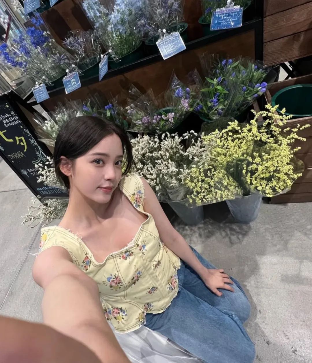 看了欧阳娜娜近30套穿搭！发现她审美是真好！基础款都穿的好洋气