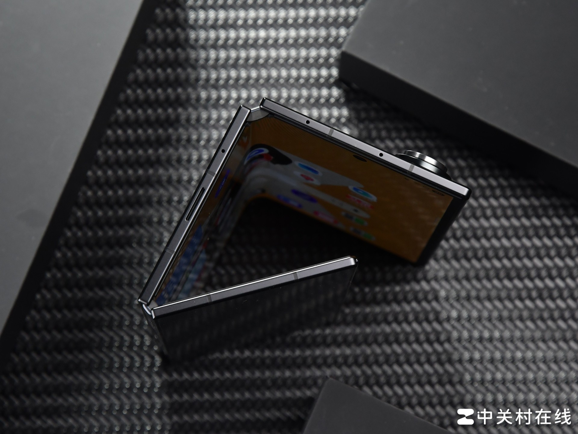 三星 Galaxy Z TriFold 評測：三折疊的新路線，生產力的再飛躍