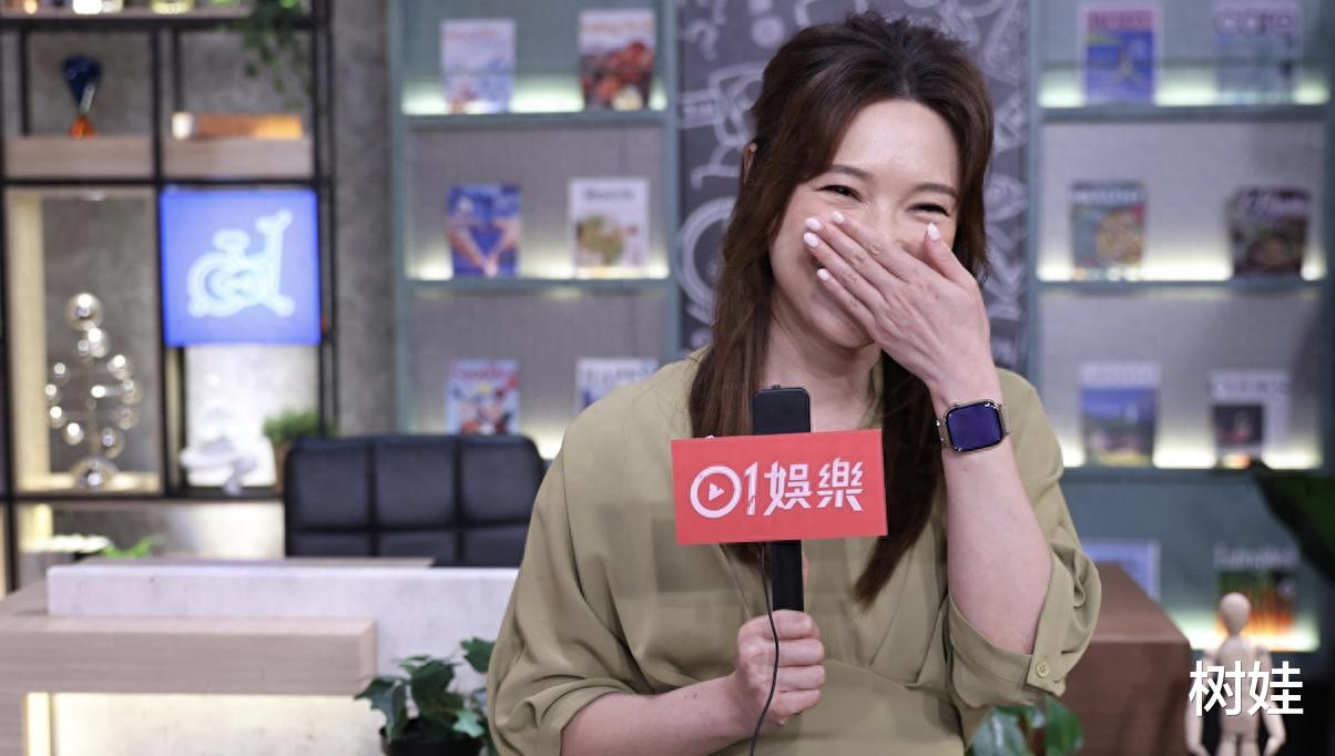 郭晋安前妻谈新对象笑不拢嘴，称对方人品好相处开心，没告知子女