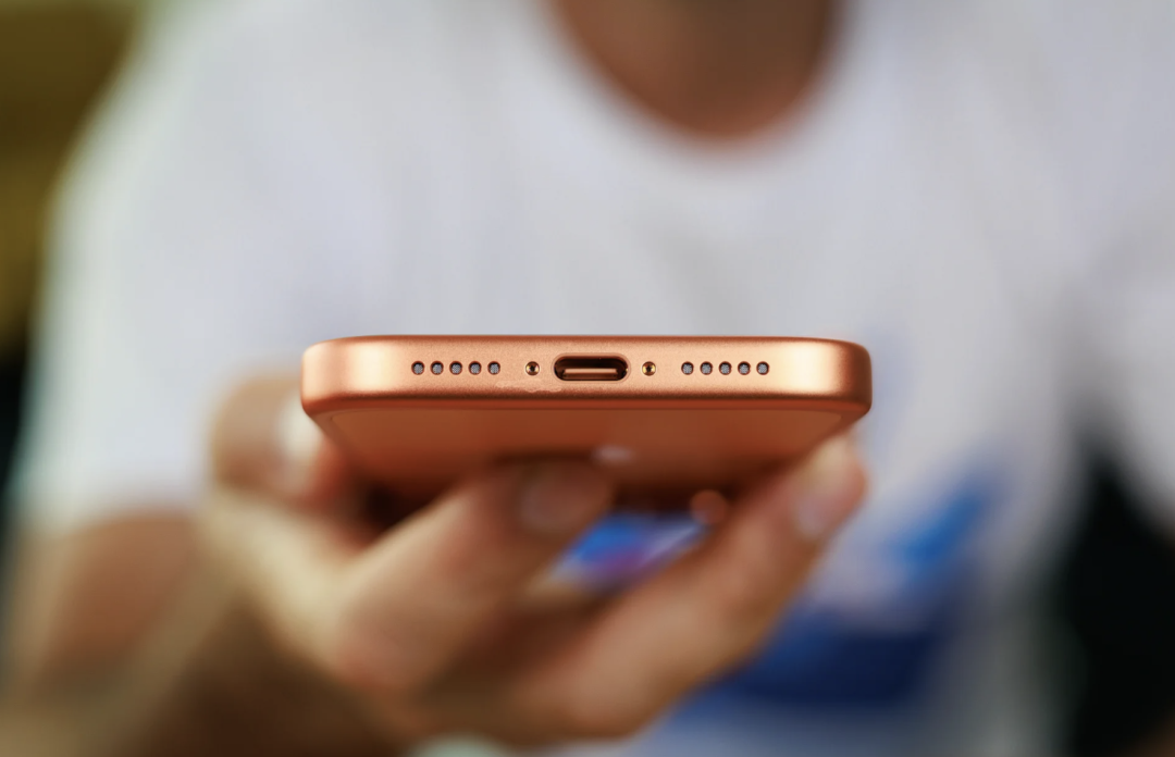 iPhone 17 Pro 用戶報告了一個蘋果尚未解決的奇怪充電問題