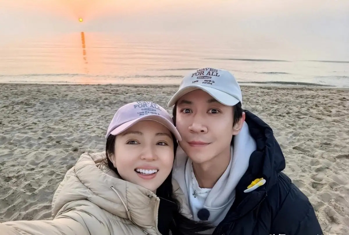 董璇嫁小9岁老公,婚后不满两个月引争议,展现了内娱的人情冷暖