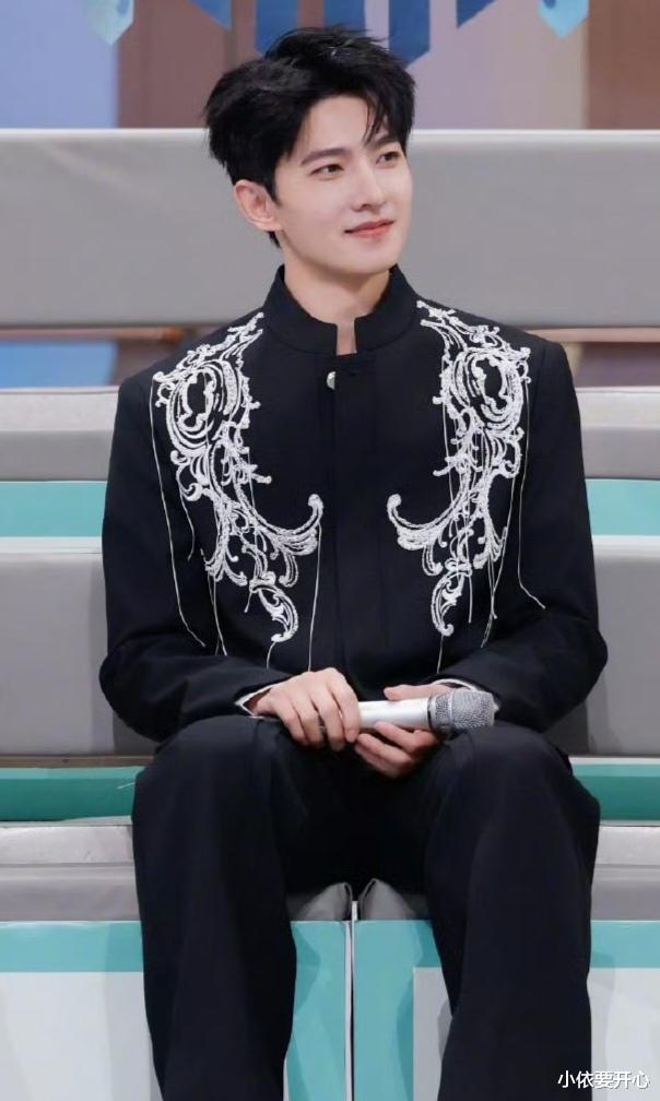 杨洋的不油时刻，真是帅到让人想“舔屏”！