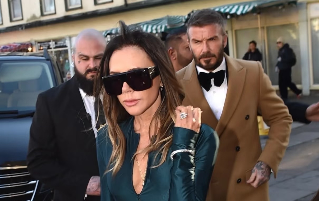 贝克汉姆的女儿小七终究还是长歪了，她皮肤变黑气质成熟14岁像34