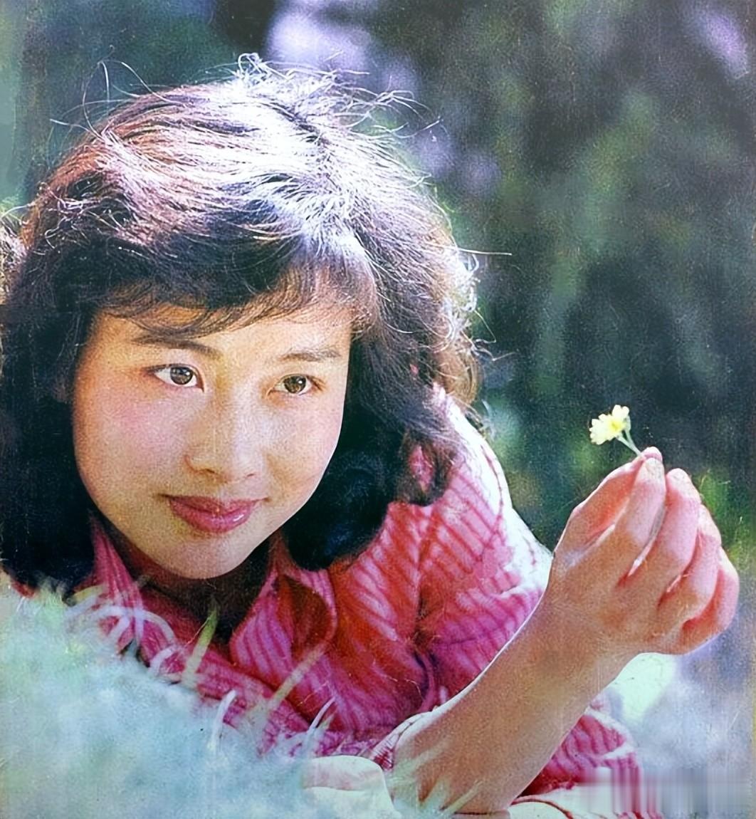 演员赵娜:巅峰时不输刘晓庆,却曾落魄到卖啤酒,晚年儿子成依靠