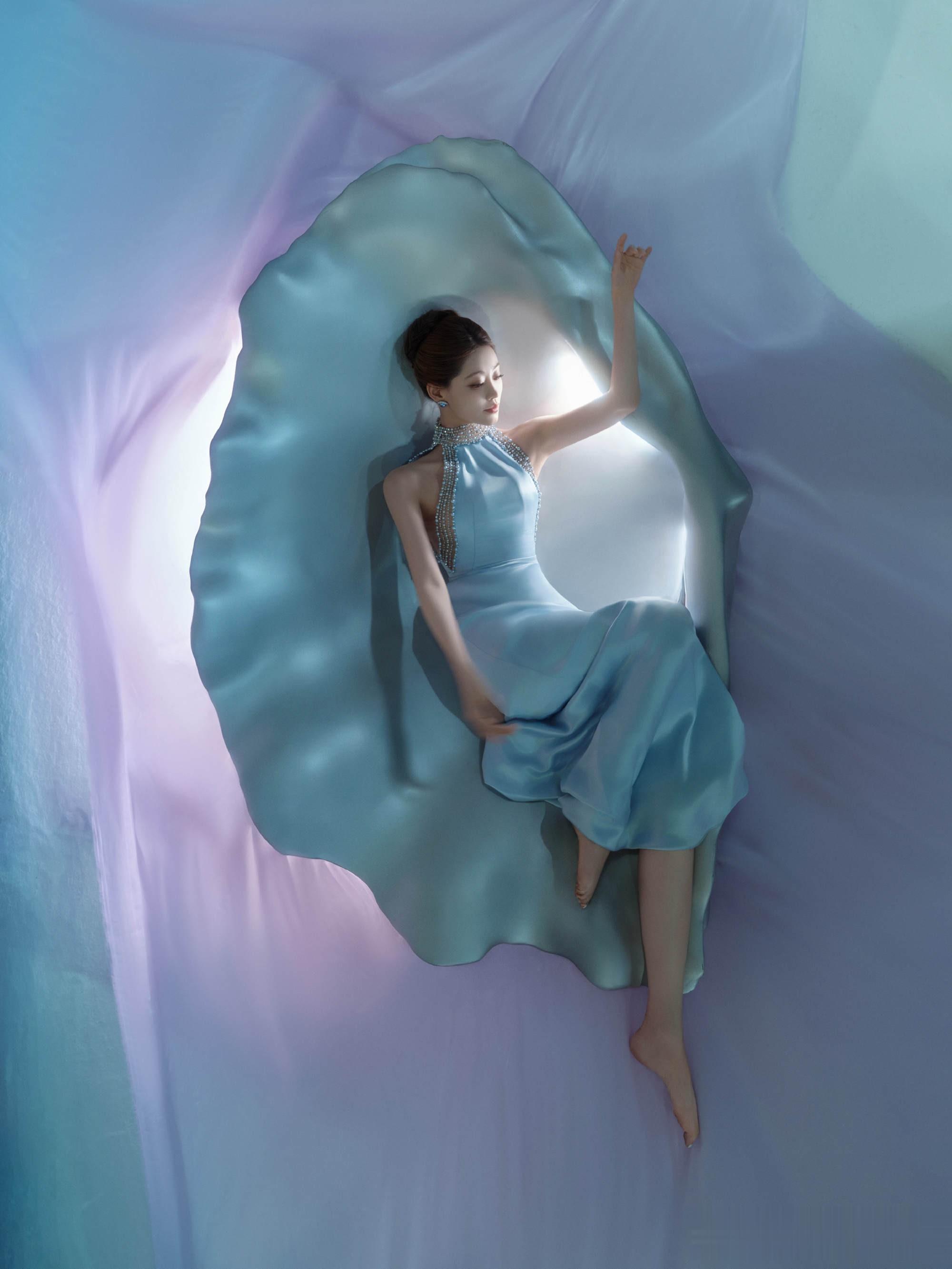 祝绪丹冰蓝礼裙:织梦缪斯,慵懒释优雅