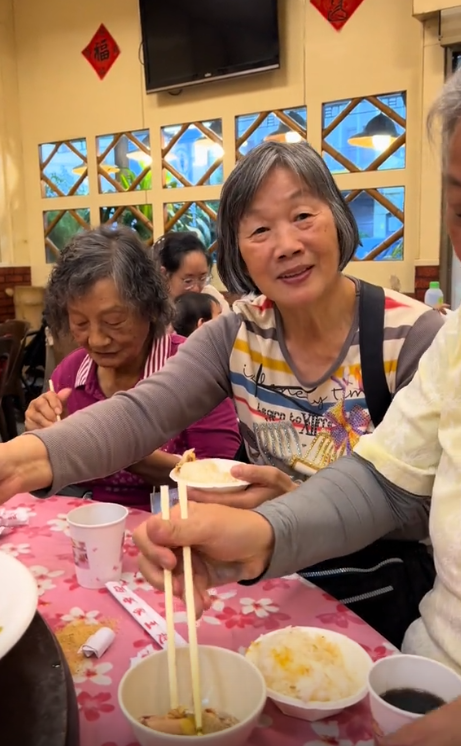 世界真小!李立群和周杰伦竟是拐弯亲戚,73岁大寿请杰伦舅舅吃席