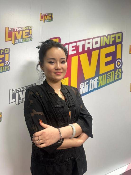 TVB“现代韦小宝”撇下三位女友，街头相亲